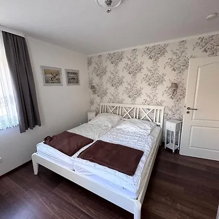 Ferienwohnung 2 - 100qm Apartment Lobbe